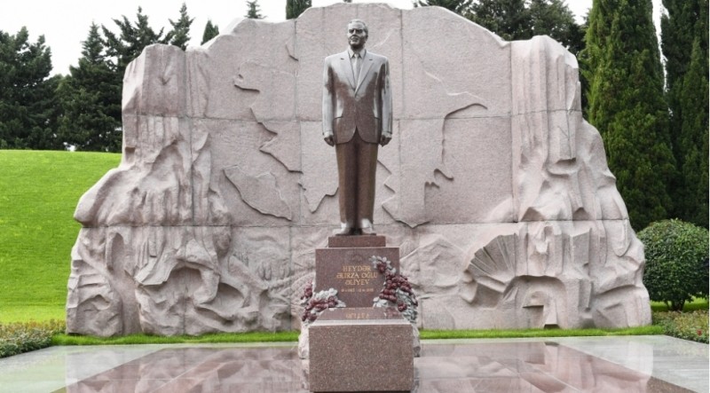 Sərdar Ayaz Sadiq Heydər Əliyevin xatirəsini anıb